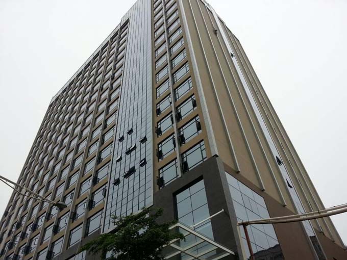 什么情況下，利害關(guān)系人可委托房屋安全鑒定單位進行鑒定？鑒定費用如何承擔？